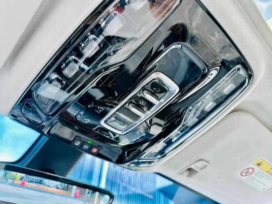 Buick GL8 New Energy 2024 Lu Zun Luxury Edition 6 Seaters 2025 — миниатюра 5