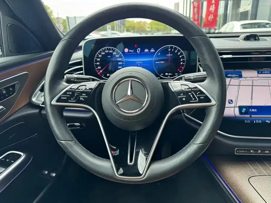 Mercedes-Benz E-class new energy Mercedes-Benz E-Class New Energy 2024 E 350 e L Plug-in Hybrid Sedan 2024 — миниатюра 3