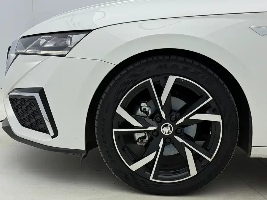 Skoda Octavia Octavia 2022 PRO TSI280 Luxury Edition 2022 — миниатюра 5