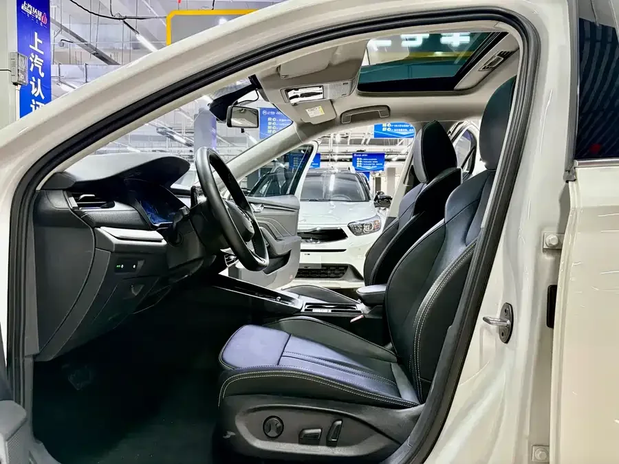 Skoda Octavia Octavia 2022 PRO TSI280 Premium Edition 2022 — миниатюра 2