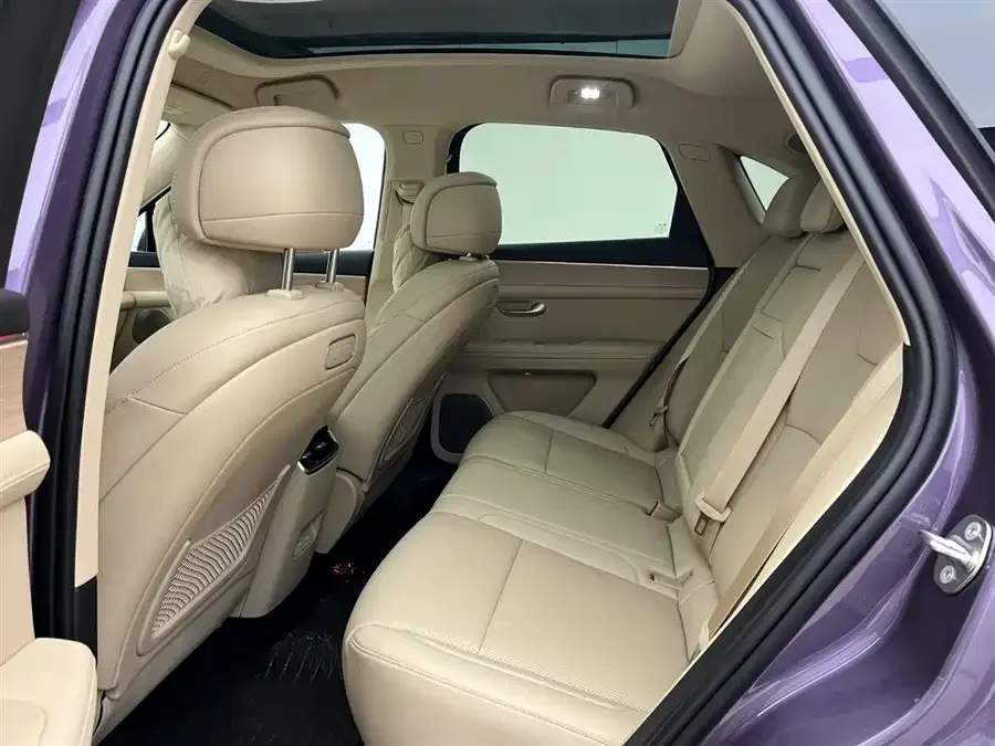 AITO M5 M5 2025 Extended Range Ultra 4WD Edition 2025 — миниатюра 4