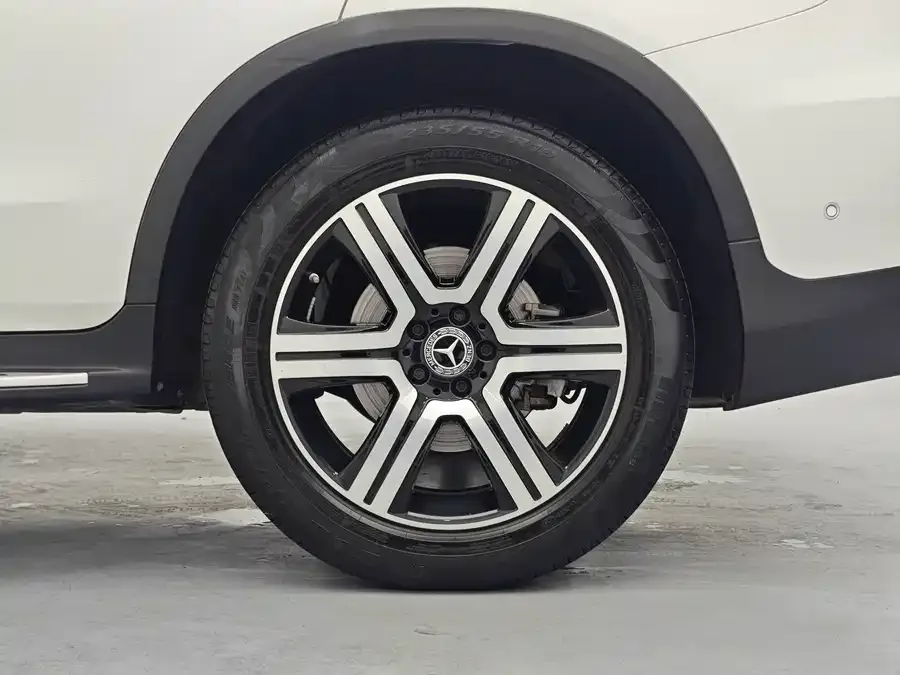Mercedes-Benz GLC Coupe Mercedes-Benz GLC coupe 2022 facelift GLC 260 4MATIC coupe SUV 2022 — миниатюра 5
