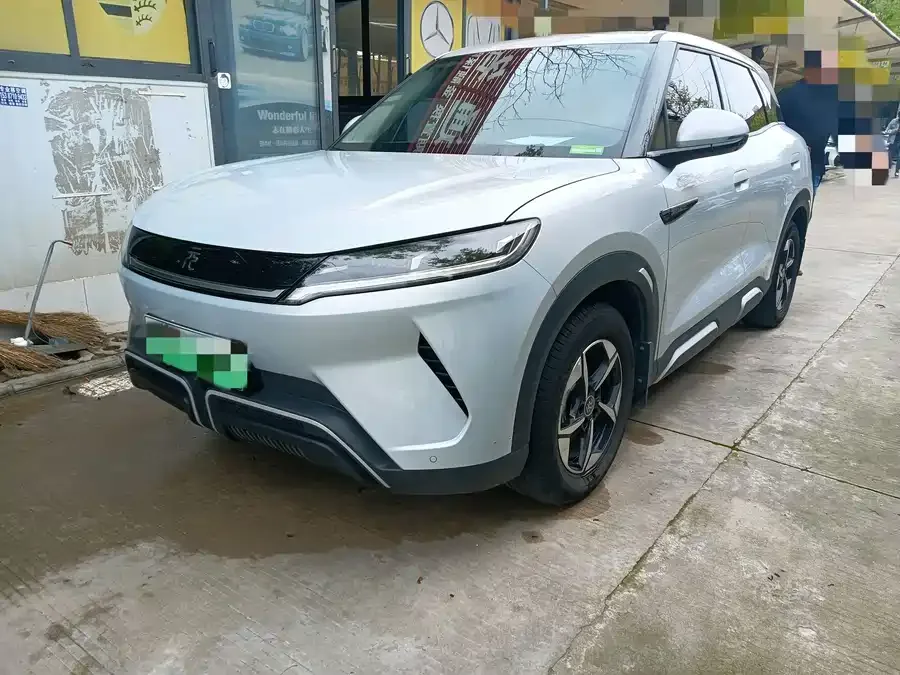 BYD Yuan UP Yuan UP 2024 401KM Leading Model 2024 — фото 1, купить с доставкой в Москву