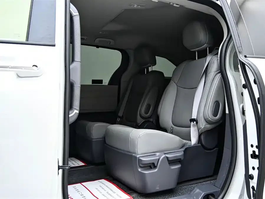 Toyota Sienna SIENNA 2026 2.5L Dual Engine 2WD Luxury Edition 2025 — миниатюра 4