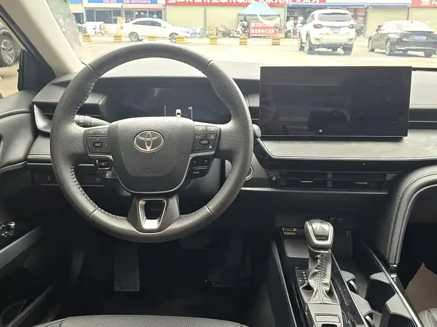 Toyota Camry Camry 2024 2.0G Premium Edition 2025 — миниатюра 2