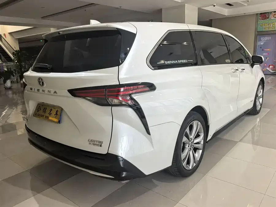 Toyota Sienna SIENNA 2023 2.5L Hybrid Premium Edition 2023 — миниатюра 2