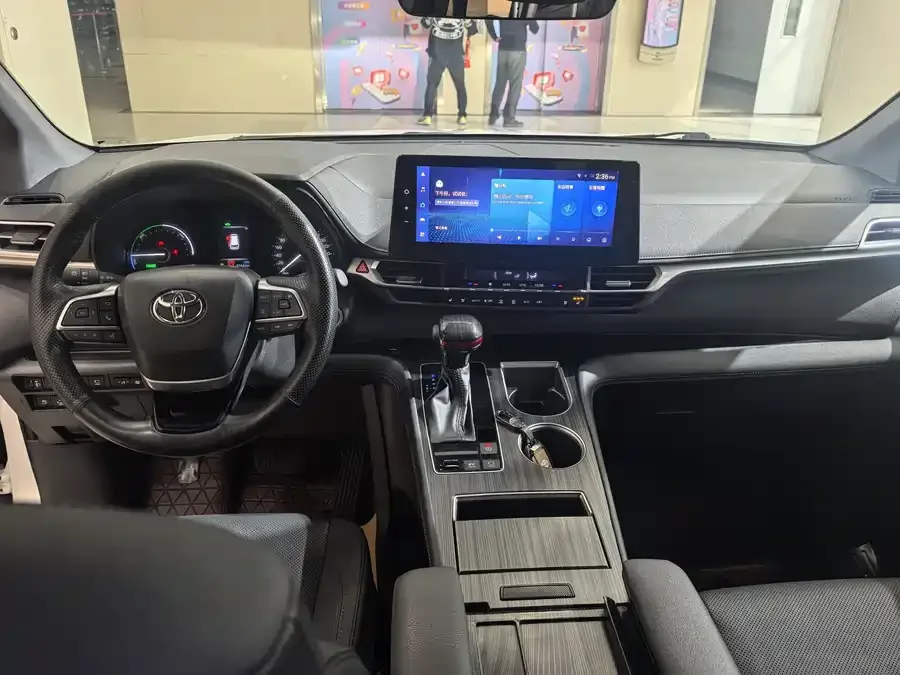 Toyota Sienna SIENNA 2023 2.5L Hybrid Premium Edition 2023 — миниатюра 4
