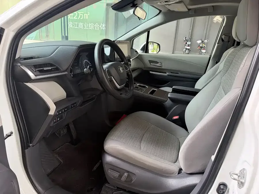 Toyota Sienna SIENNA 2023 2.5L Hybrid Comfort Edition 2023 — миниатюра 2