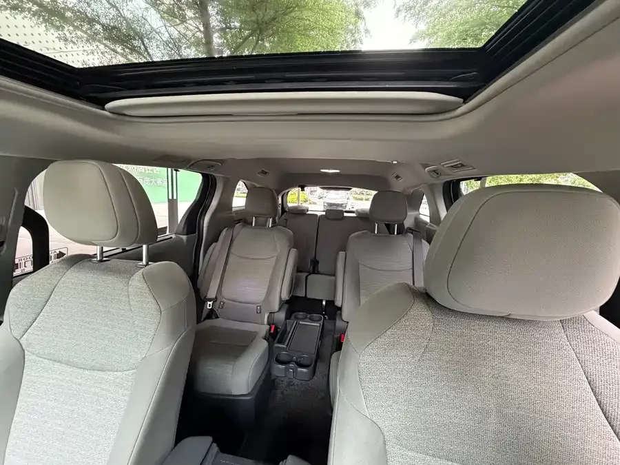Toyota Sienna SIENNA 2023 2.5L Hybrid Comfort Edition 2023 — миниатюра 4