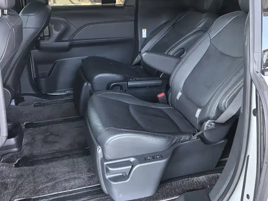 Toyota Sienna SIENNA 2024 2.5L Hybrid 4WD Premium Edition 2024 — миниатюра 2