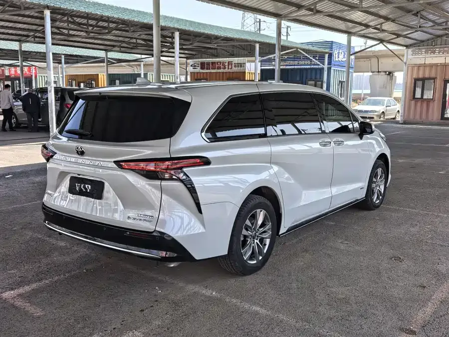 Toyota Sienna SIENNA 2024 2.5L Hybrid 4WD Premium Edition 2024 — миниатюра 3