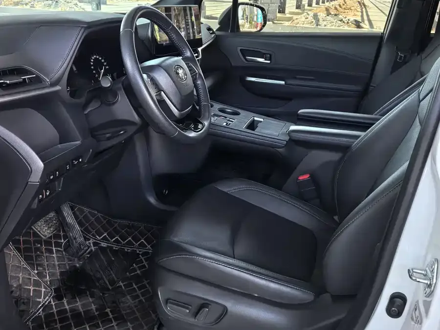 Toyota Sienna SIENNA 2024 2.5L Hybrid 4WD Premium Edition 2024 — миниатюра 4