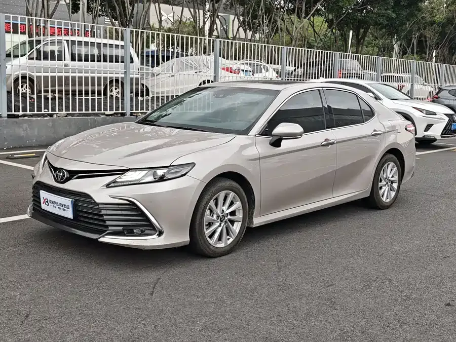 Toyota Camry Camry 2021 2.0G Deluxe Edition 2023 — фото 1, купить с доставкой в Москву