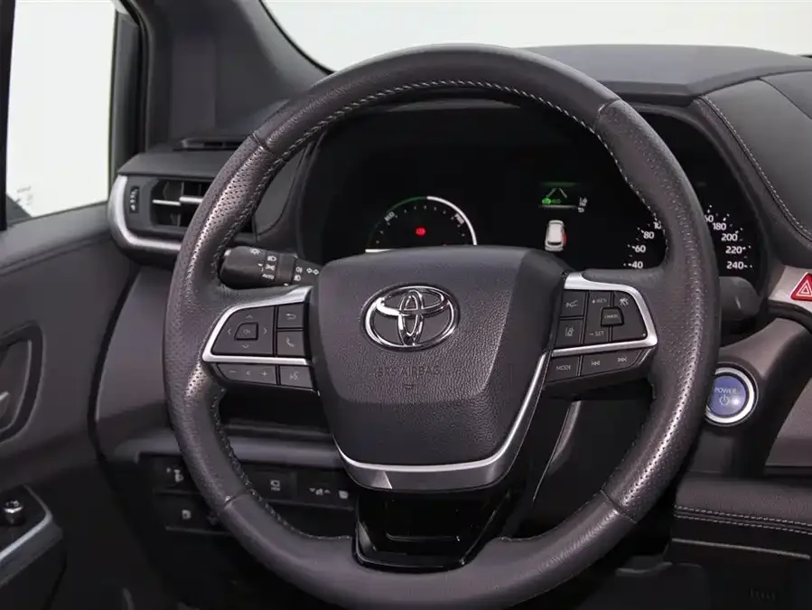 Toyota Sienna SIENNA 2023 2.5L Hybrid Premium Edition 2023 — миниатюра 3
