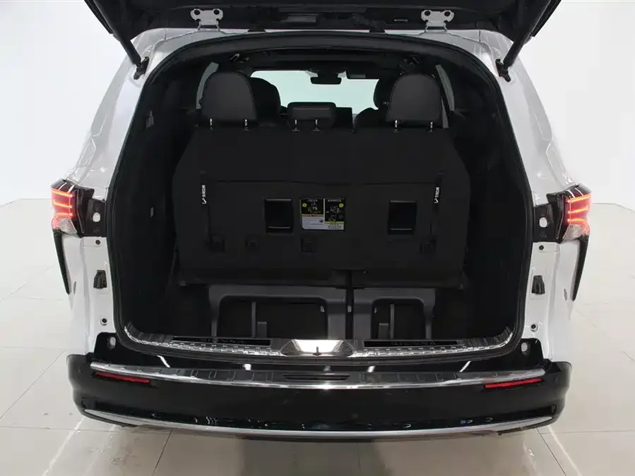 Toyota Sienna SIENNA 2023 2.5L Hybrid Premium Edition 2023 — миниатюра 4