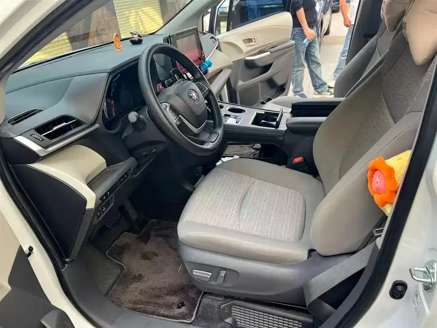 Toyota Sienna SIENNA 2023 2.5L Hybrid Comfort Edition 2023 — миниатюра 4