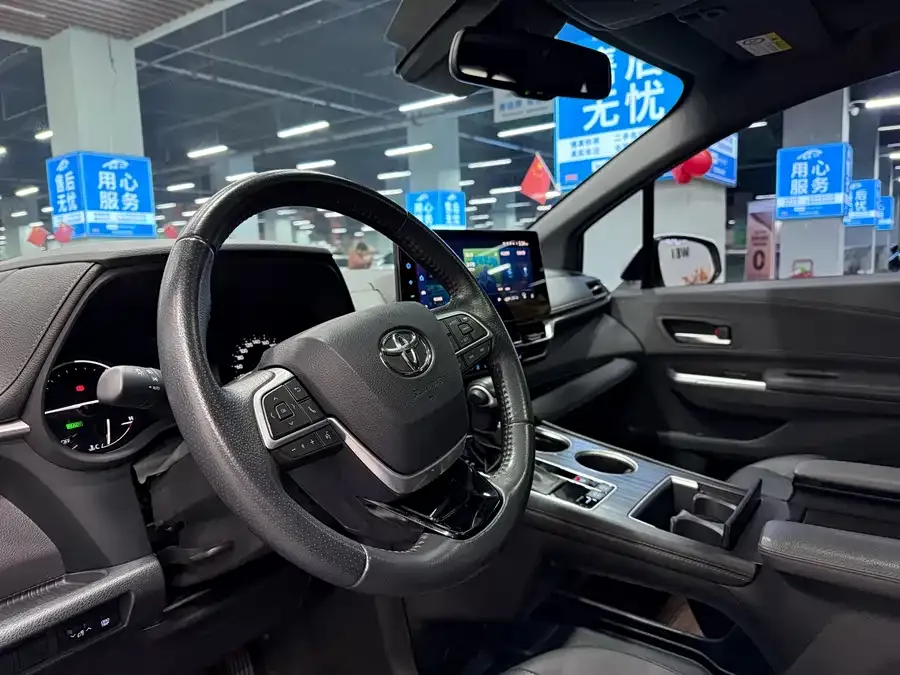 Toyota Sienna SIENNA 2021 2.5L Hybrid Premium Edition 2022 — миниатюра 2
