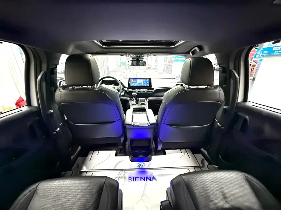 Toyota Sienna SIENNA 2021 2.5L Hybrid Premium Edition 2022 — миниатюра 4