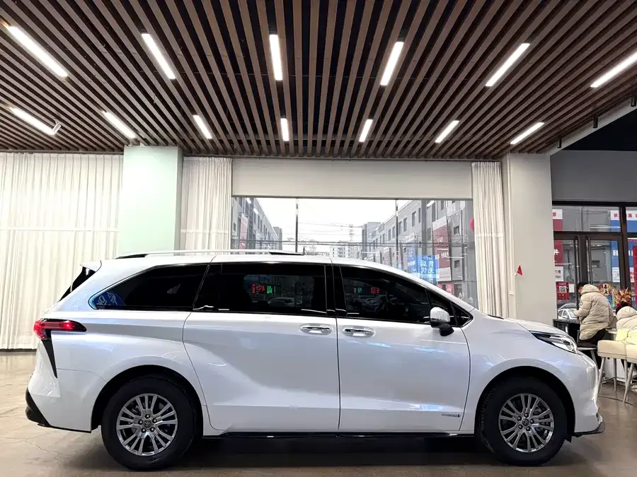 Toyota Sienna SIENNA 2021 2.5L Hybrid Premium Edition 2022 — миниатюра 5