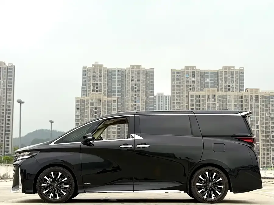 Toyota Crown Vellfire Vellfire 2024 Crown Hybrid 2.5L Supreme Executive Edition 2024 — миниатюра 4