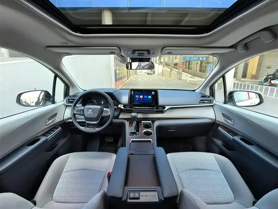 Toyota Sienna SIENNA 2021 2.5L Hybrid Comfort Edition 2023 — миниатюра 3
