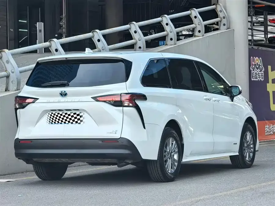 Toyota Sienna SIENNA 2021 2.5L Hybrid Comfort Edition 2023 — миниатюра 5