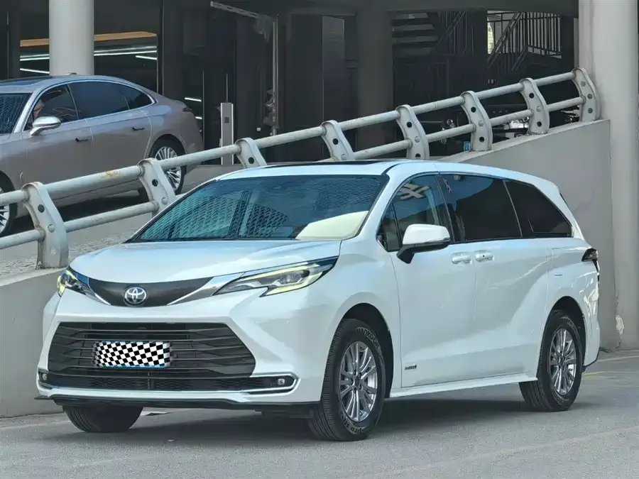 Toyota Sienna 2023