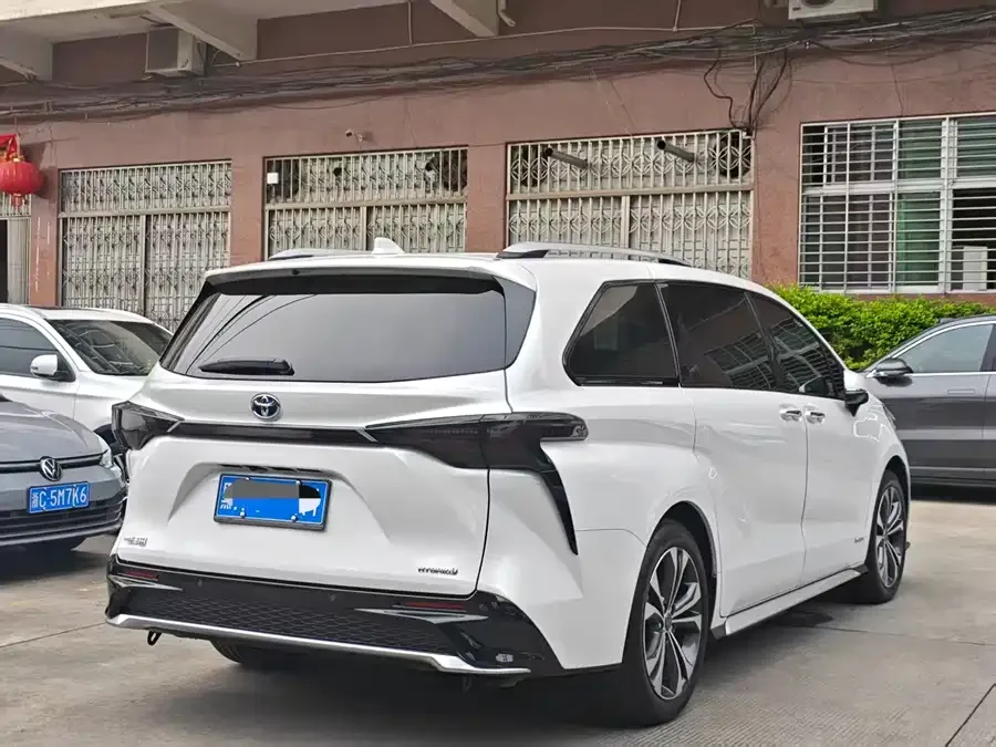 Toyota Granvia Grevia 2023 2.5L Hybrid Premium PLUS Edition 2024 — миниатюра 2