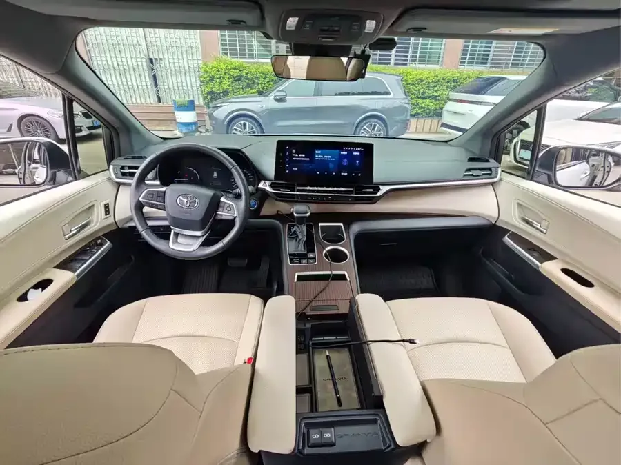 Toyota Granvia Grevia 2023 2.5L Hybrid Premium PLUS Edition 2024 — миниатюра 5
