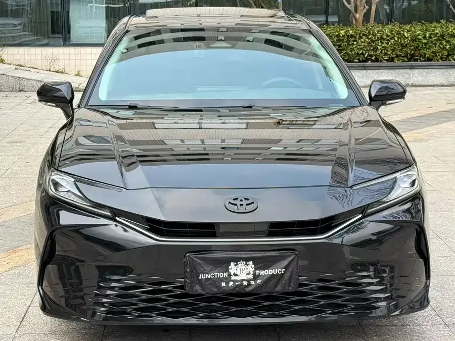 Toyota Camry Camry 2024 2.0GVP Deluxe Edition 2024 — фото 1, купить с доставкой в Москву