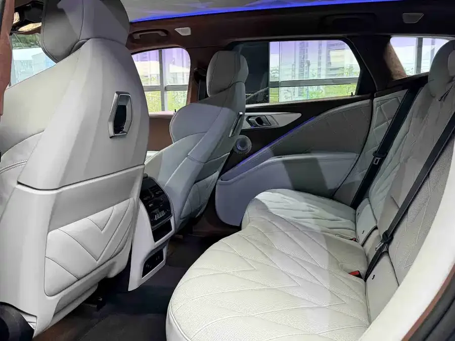 BMW XM 2023 50e 2026 — миниатюра 3