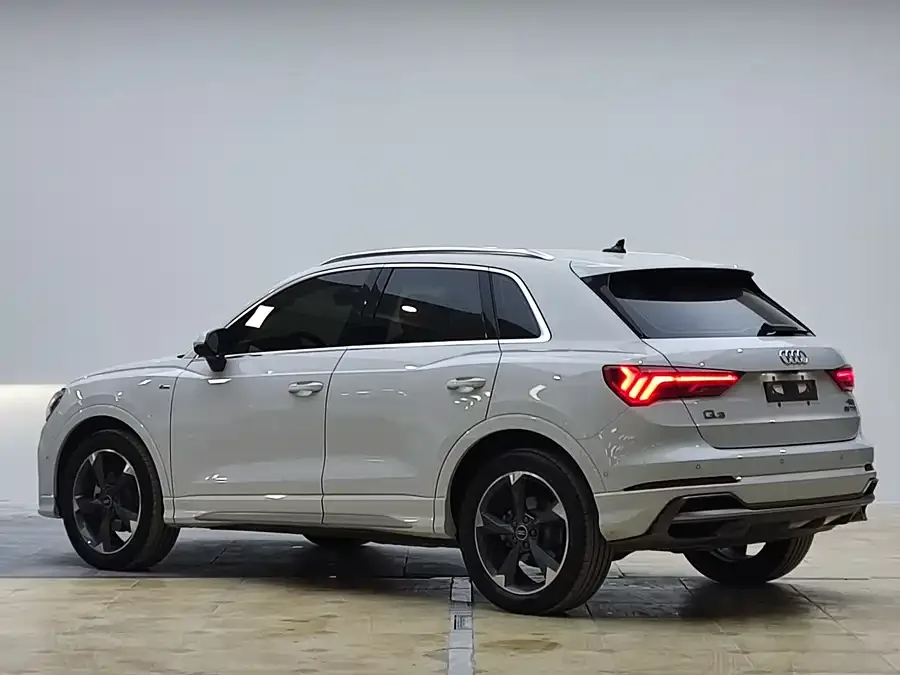 Audi Q3 2022 35 TFSI Fashionable and Dynamic 2022 — миниатюра 2