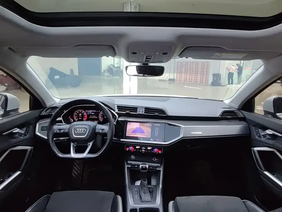 Audi Q3 2022 35 TFSI Fashionable and Dynamic 2022 — миниатюра 4