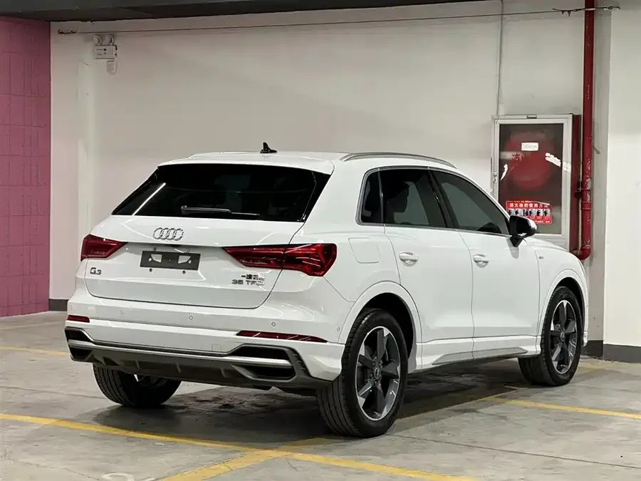 Audi Q3 2022 35 TFSI Fashionable and Dynamic 2022 — миниатюра 2
