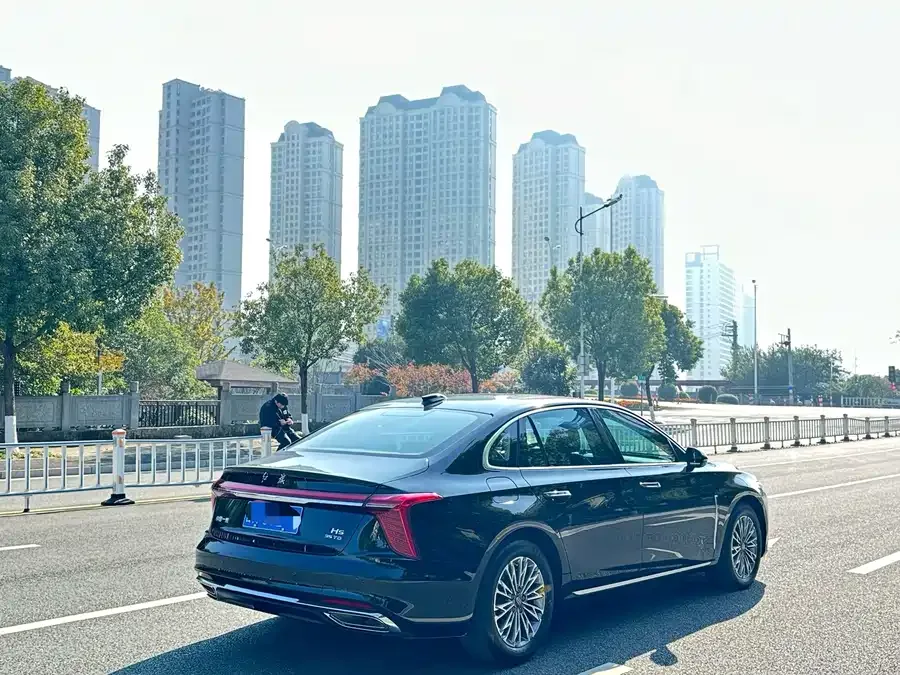 Hongqi H5 Hongqi H5 2023 1.5T DCT Zhilian Qiyun Edition 2023 — миниатюра 3