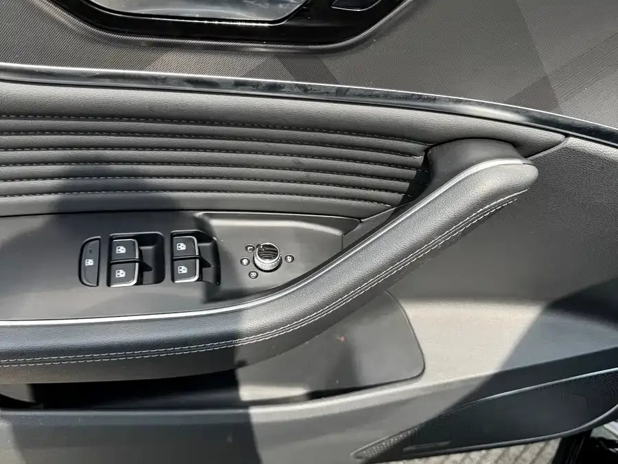 Hongqi HS5 Hongqi HS5 2023 2.0T Flagship Pro 500,000th Commemorative Edition 2024 — миниатюра 2