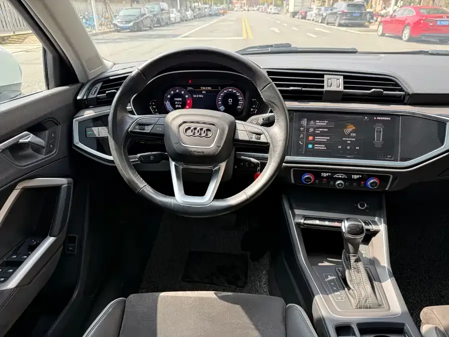 Audi Q3 2023 35 TFSI Progressive Dynamic Edition (1.4T) 2023 — миниатюра 4