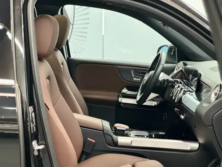 Mercedes-Benz GLB-Class Mercedes-Benz GLB 2024 GLB 220 Fashion Edition 2024 — миниатюра 3