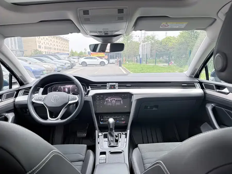 Volkswagen Passat Variant Weilan 2021 2.0T Changxing Edition 2022 — миниатюра 3