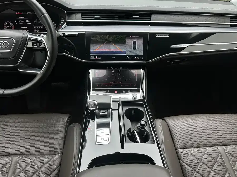Audi A8 2024 A8L 50 TFSI quattro Premium Edition 2024 — миниатюра 4