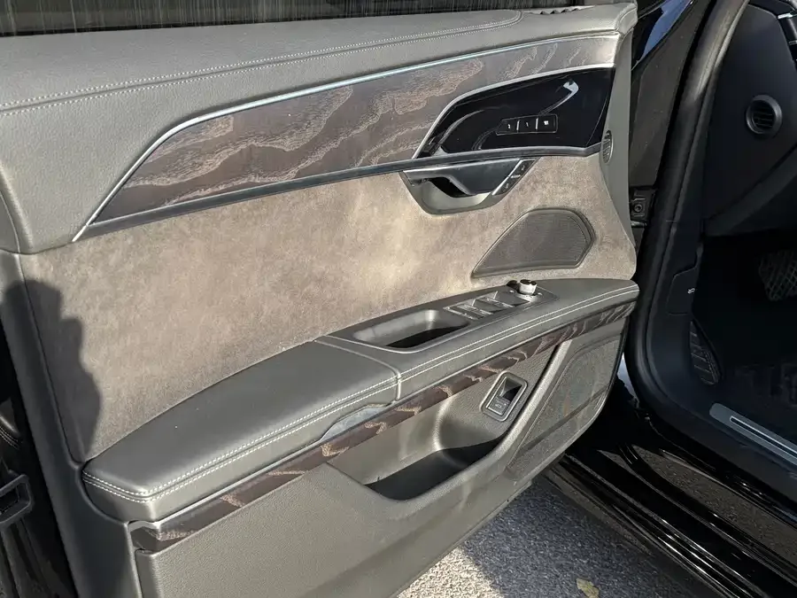 Audi A8 2023 A8L 50 TFSI quattro Premium Edition 2023 — миниатюра 4