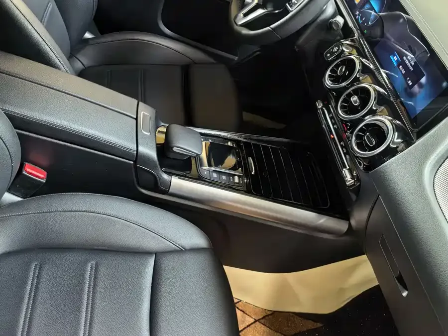 Mercedes-Benz GLA Mercedes-Benz GLA 2022 GLA 200 2022 — миниатюра 2