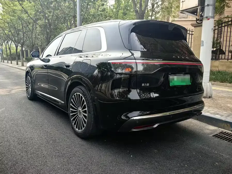 AITO M8 Wenjie M8 2025 Extended Range Ultra Edition 53.4kWh 6-Seat Version (192-line LiDAR) 2025 — миниатюра 2