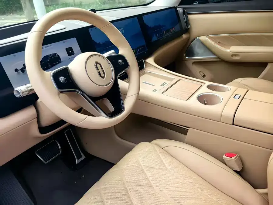 AITO M8 Wenjie M8 2025 Extended Range Ultra Edition 53.4kWh 6-Seat Version (192-line LiDAR) 2025 — миниатюра 3