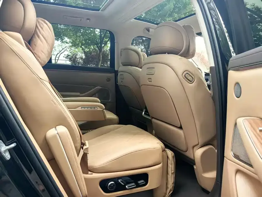 AITO M8 Wenjie M8 2025 Extended Range Ultra Edition 53.4kWh 6-Seat Version (192-line LiDAR) 2025 — миниатюра 4