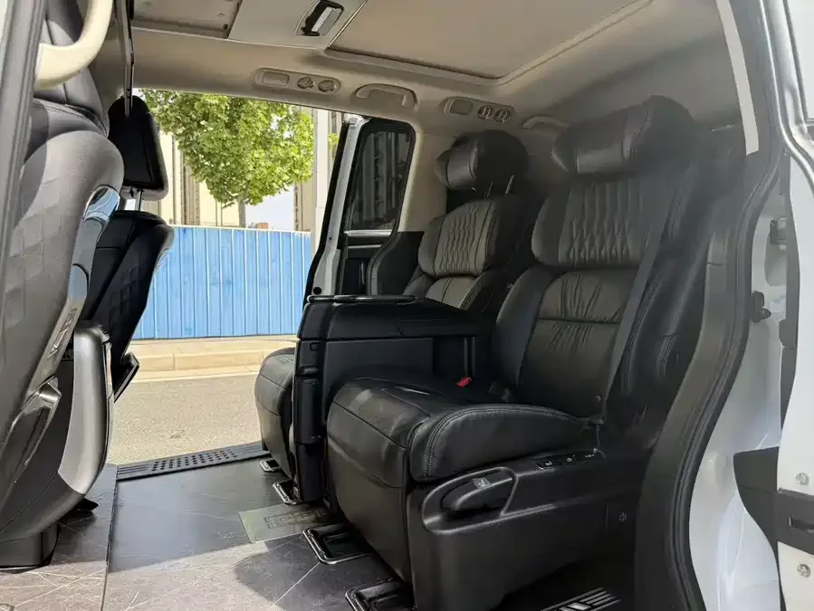 Honda Elysion Elysion 2022 2.0L e:HEV Luxury Edition 2022 — миниатюра 5
