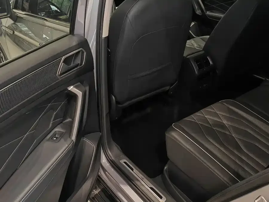 Volkswagen Tiguan L Tiguan L 2022 330TSI Automatic 2WD R-Line Enjoy Edition 2022 — миниатюра 2