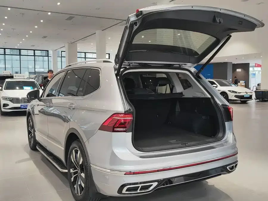 Volkswagen Tiguan L Tiguan L 2022 330TSI Automatic 2WD R-Line Enjoy Edition 2022 — миниатюра 4