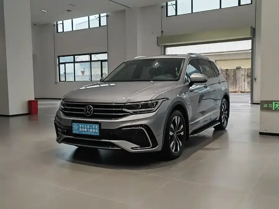Volkswagen Tiguan L Tiguan L 2022 330TSI Automatic 2WD R-Line Enjoy Edition 2022 — фото 1, купить с доставкой в Москву