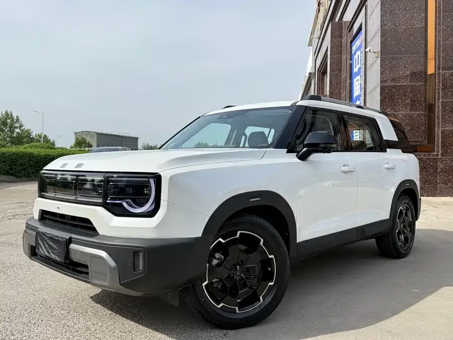 BAIC BJ30 Beijing Off-road BJ30 2024 1.5T Magic Core Electric Drive Advanced Edition 2024 — фото 1, купить с доставкой в Москву